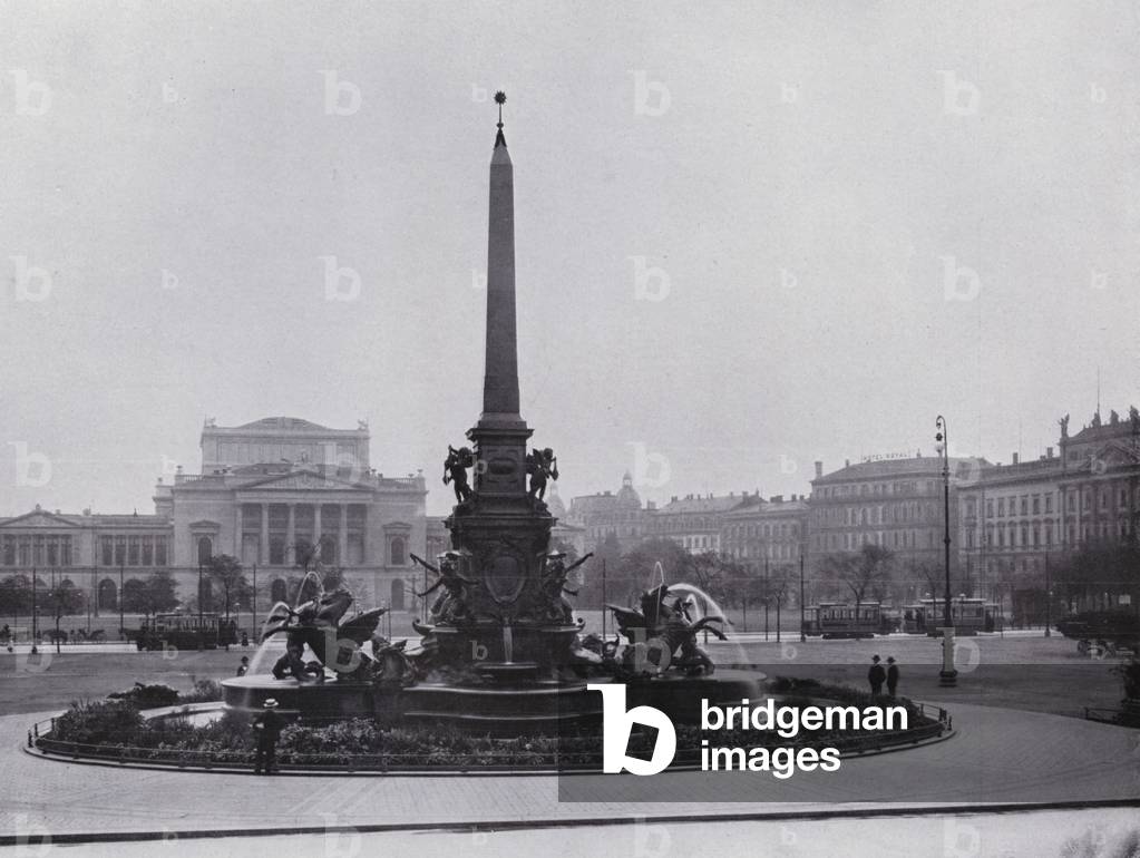 Leipzig: Mendebrunnen Auf Dem Augustusplatz Und Neues Theater (b/w photo)