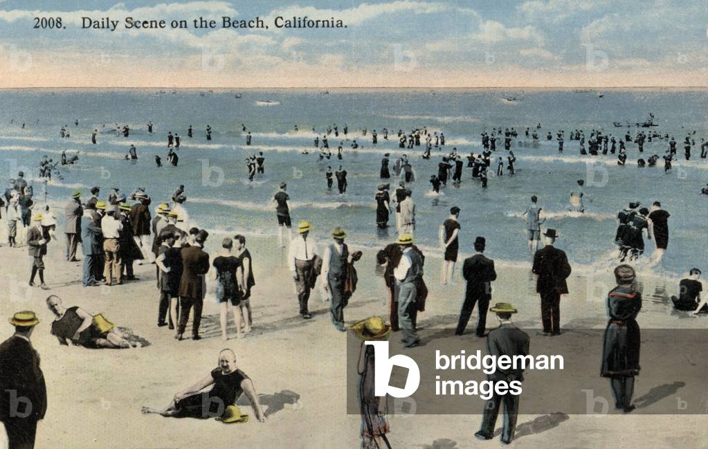 People relaxing at the beach, California, USA (photo)