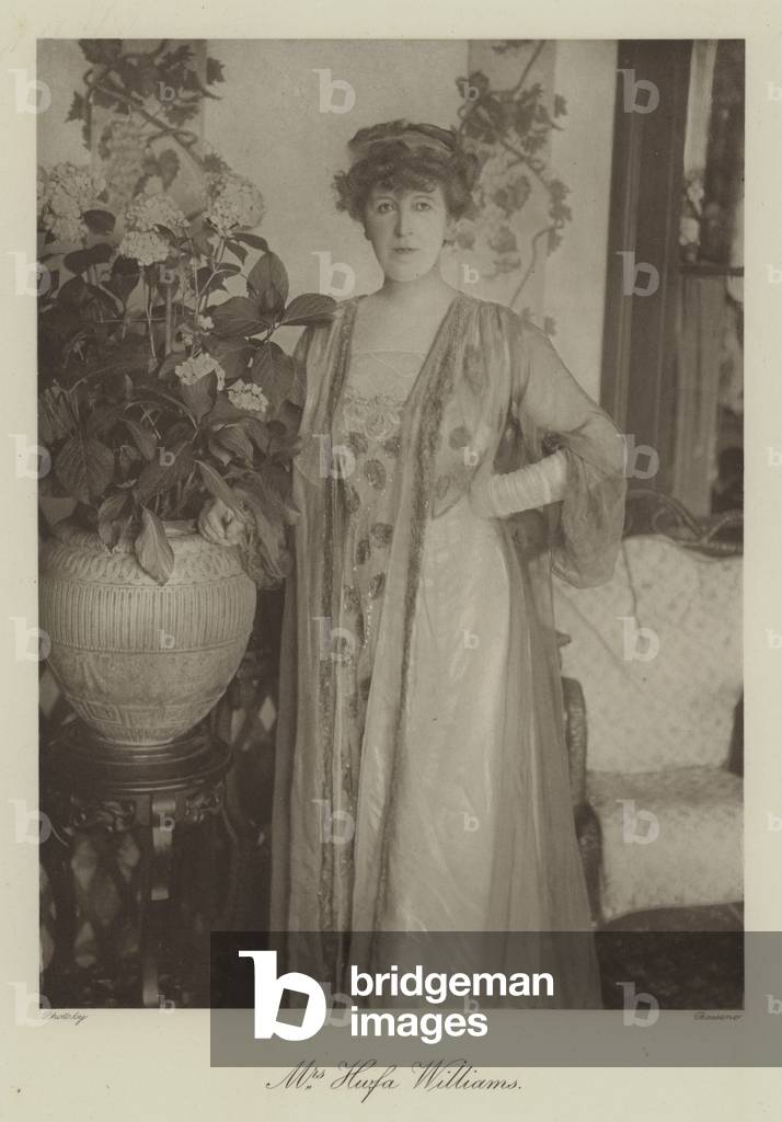 Mrs Hwfa Williams (b/w photo)