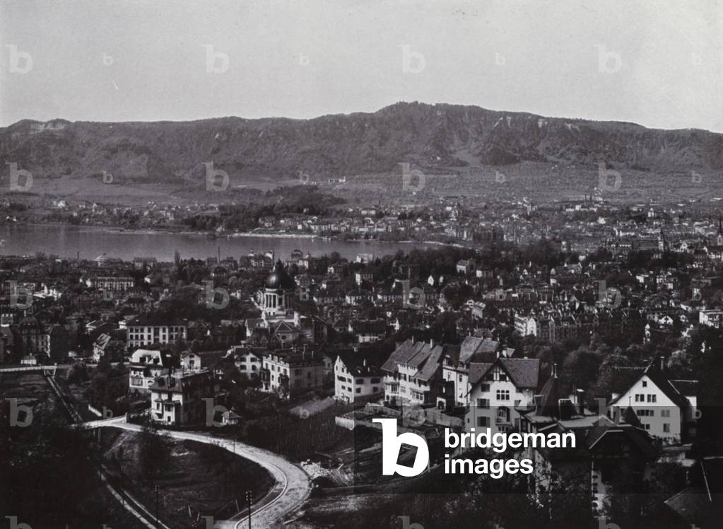 Zurich und der Uetliberg, vom Dolder aus gesehen (b/w photo)