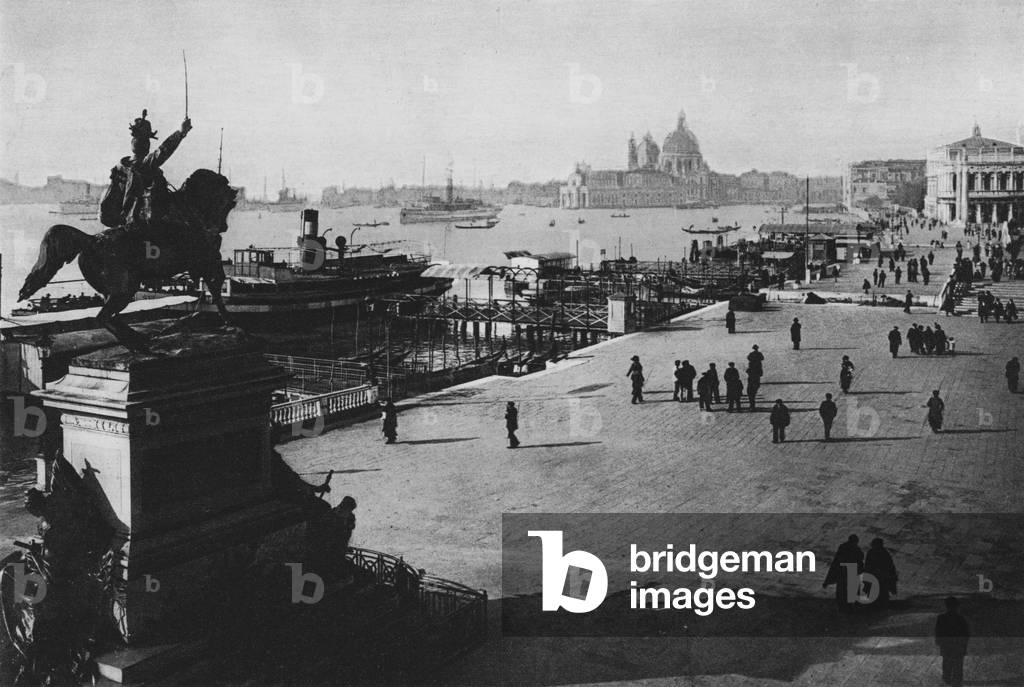 Venezia, Riva degli Schiavoni (b/w photo)