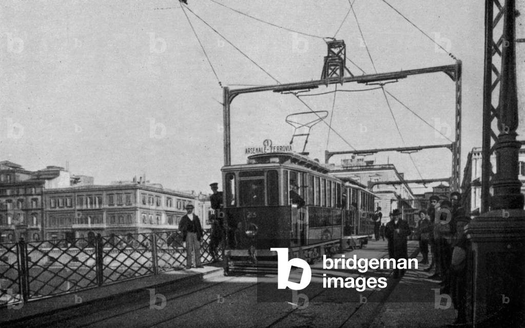 Taranto, Ponte girevole (b/w photo)