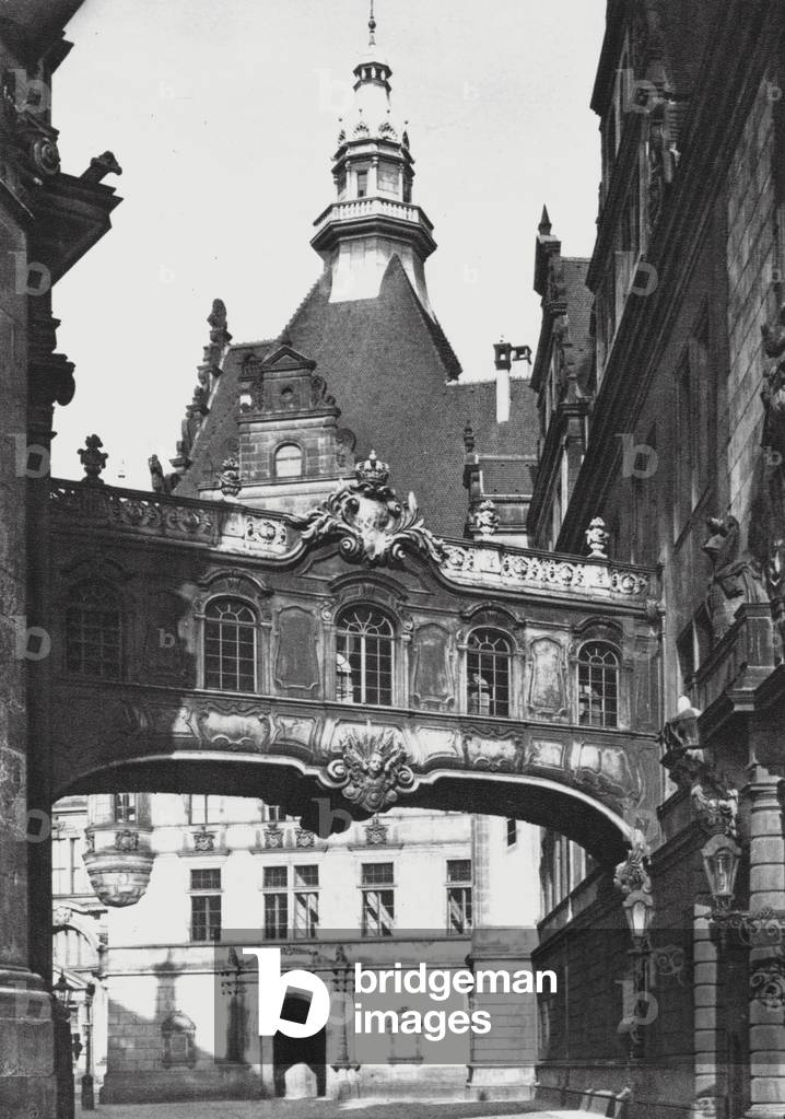 Dresden: Passageway between Palace and Court Church; Verbindungsgang Zur Hofkirche (b/w photo)