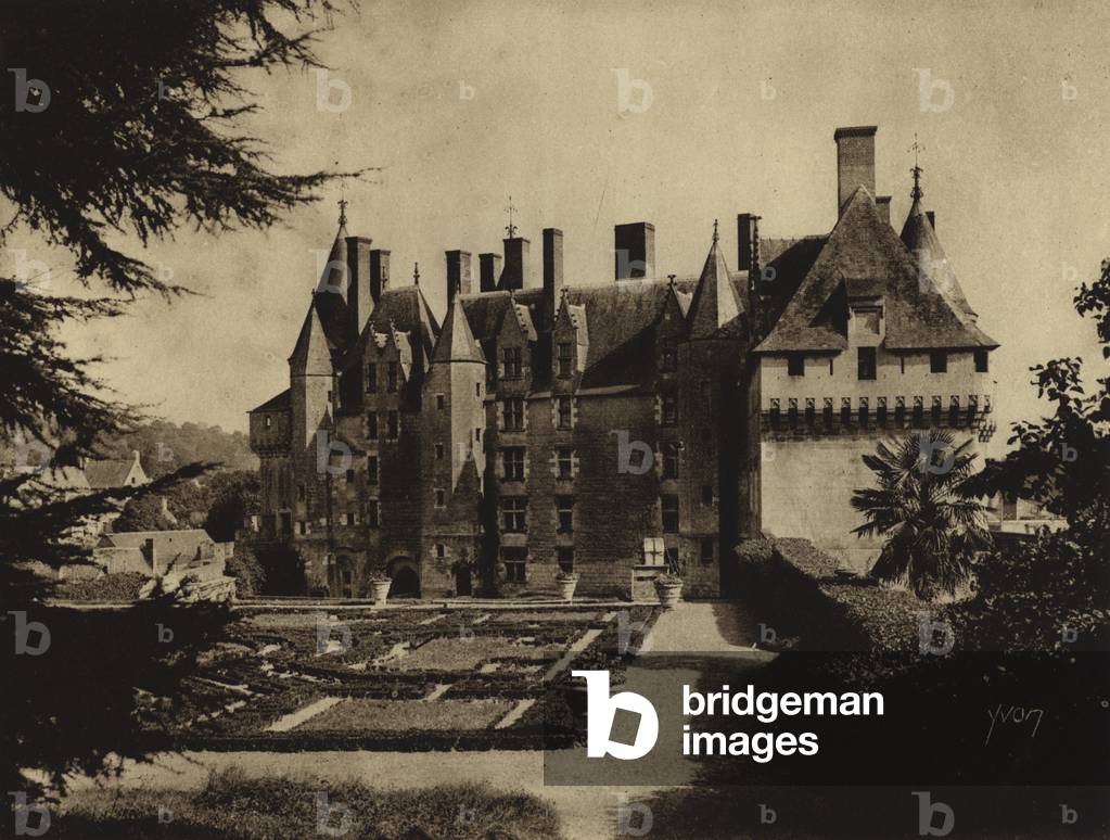 Chateau de Langeais (b/w photo)