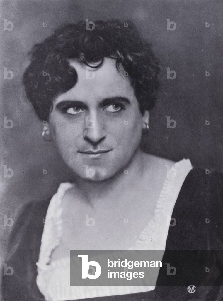 Theatrical make-up: Romeo (b/w photo)