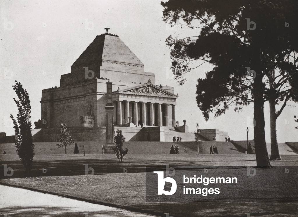 Melbourne: The Shrine of Remembrance (b/w photo)