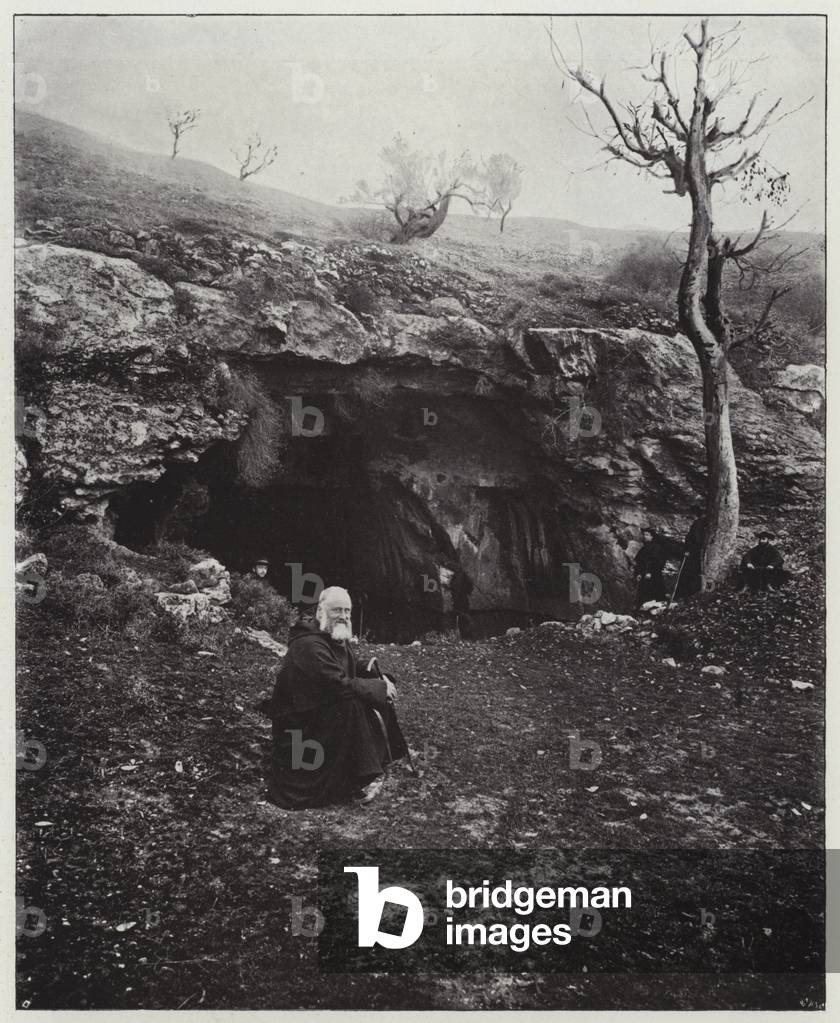 Liftad, Fountain (b/w photo)