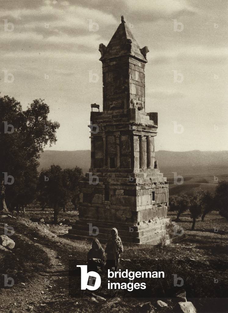 Dougga, Punic mausoleum (b/w photo)