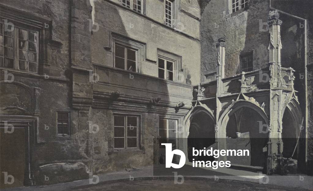 Rodez, Maison sur la Place d'Estaing, Vue sur la cour (colour photo)