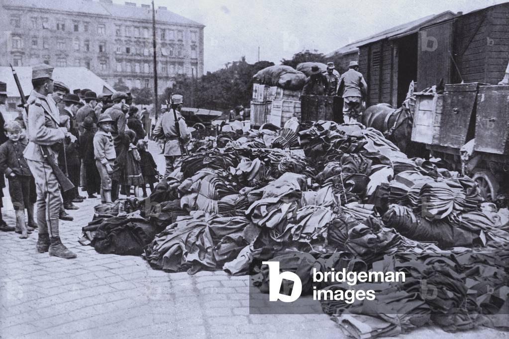 Mobilization of Austrian Army reservists, World War I, August 1914 (b/w photo)