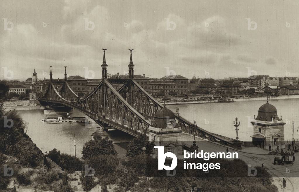 Budapest: Ferenc Jozsef hid, Franz-Josefs-Brucke, Pont de Francois Joseph, Francis Joseph Bridge (b/w photo)