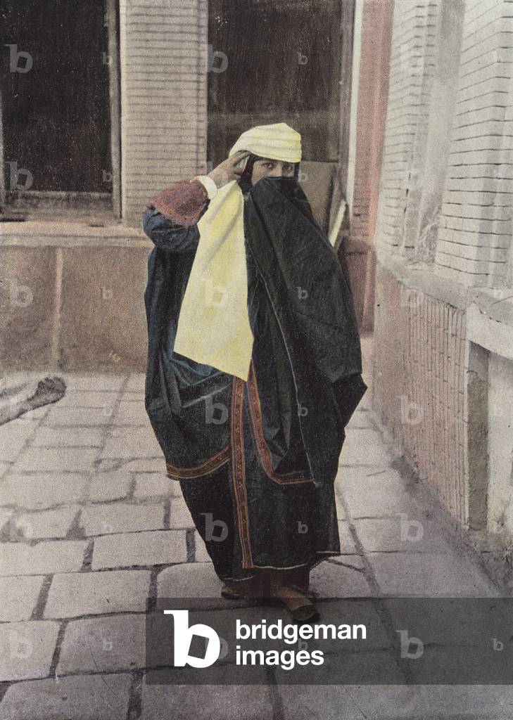 Persane En Costume De Ville (colour photo)