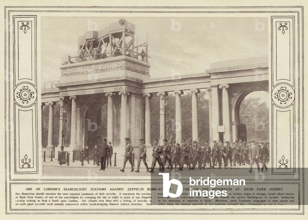 One of London's searchlight stations against Zeppelin bomb-attack, setting up the apparatus at Hyde Park Corner (b/w photo)