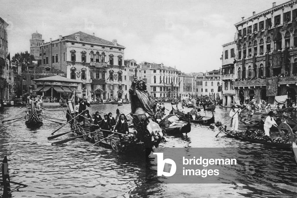 Venezia, Canal Grande in festa (b/w photo)
