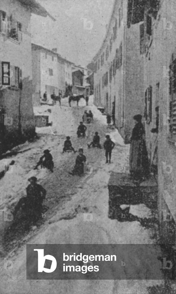 Rue a Liddes en hiver, Route du Grand Saint-Bernard (b/w photo)