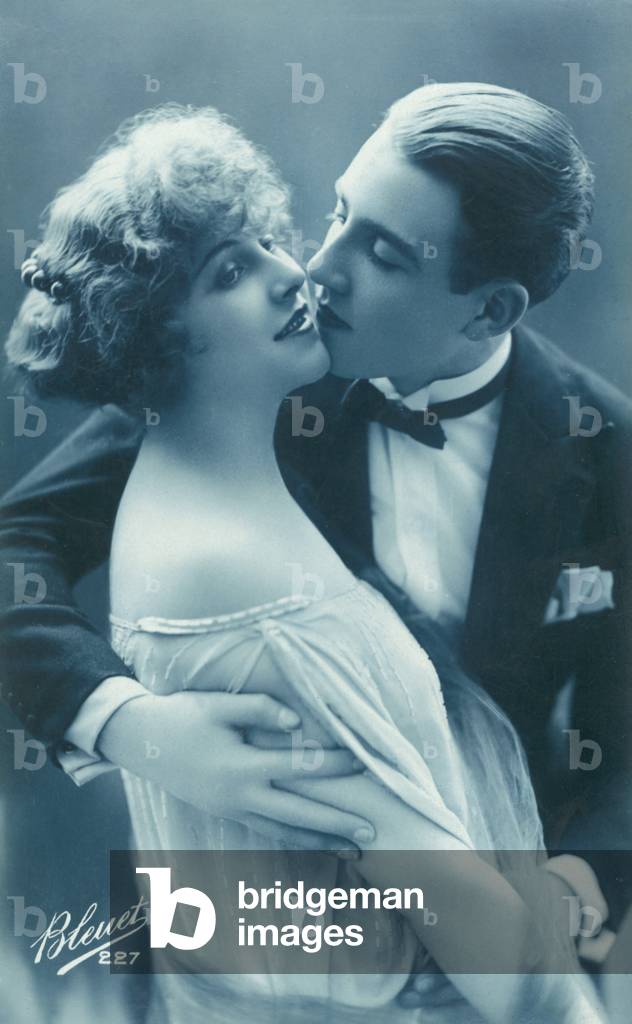 Kissing couple (b/w photo)