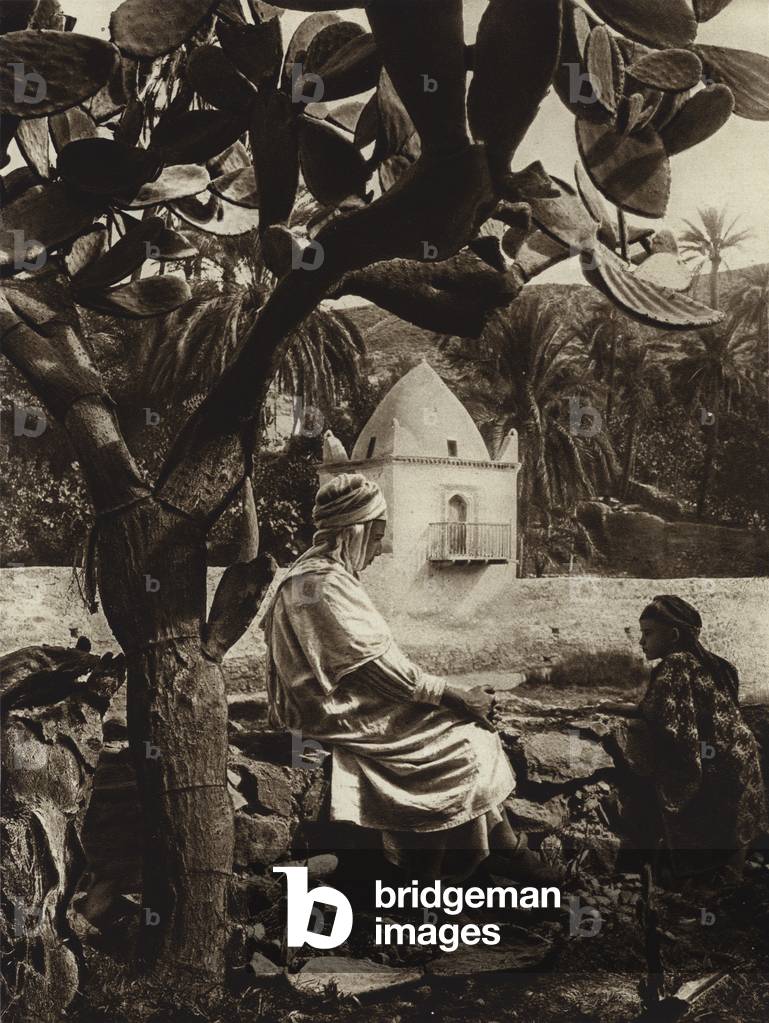 Bou-Saada Oasis, Saint's tomb (b/w photo)