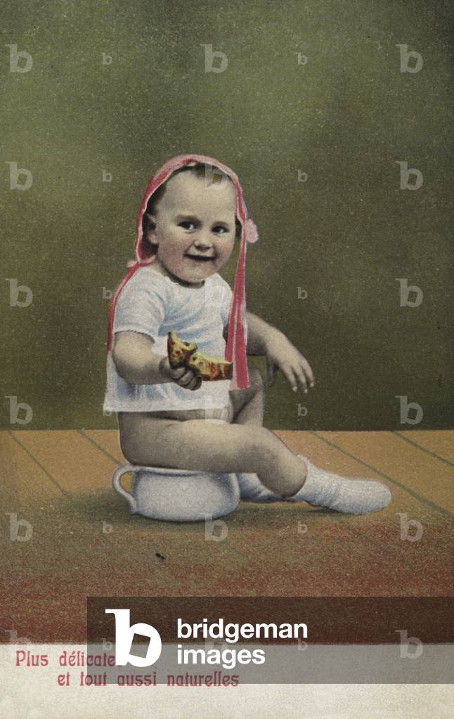 Child sitting on potty (photo)