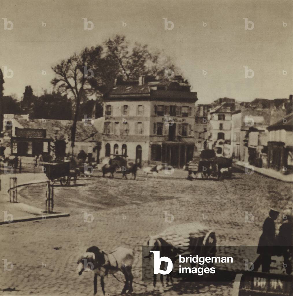 Une porte de Paris (b/w photo)