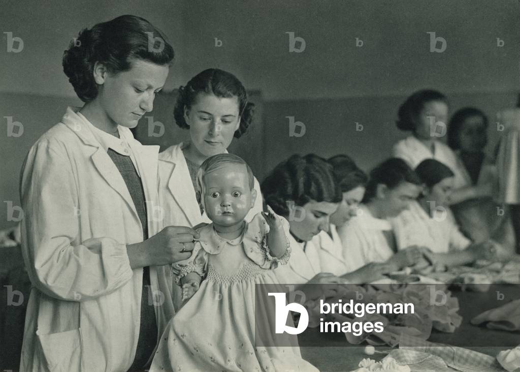 Turkey: Ismetpasa kiz Enstitusunde bir dikis atelyesi, Dressmaking for Children at the Ismet Pasha Institute (b/w photo)