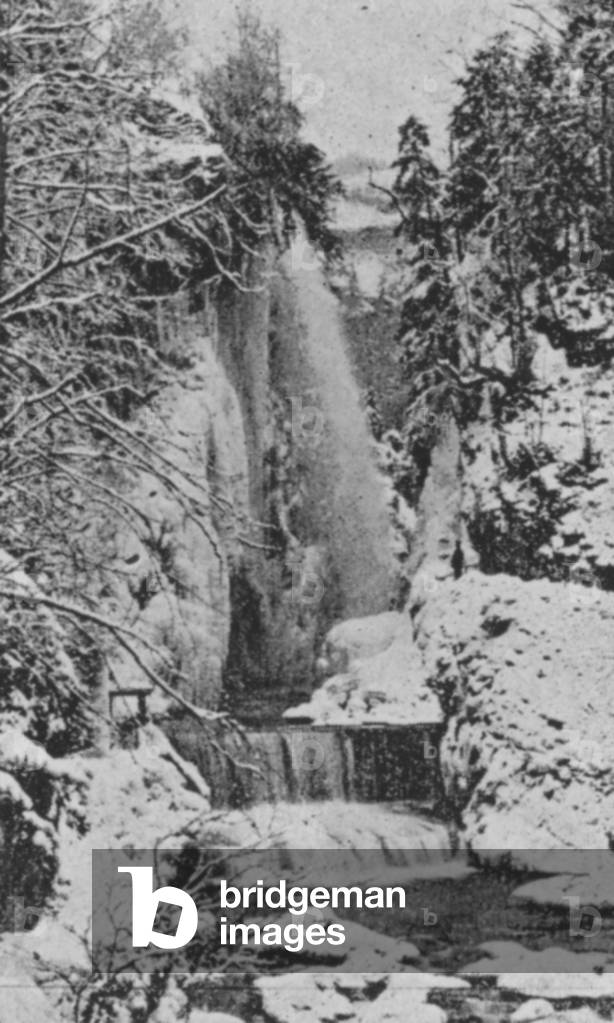 Les Corges du Taubenloch, pres Bienne en hiver (b/w photo)