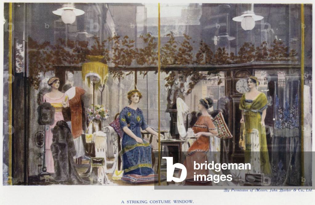 A striking costume window (photo)