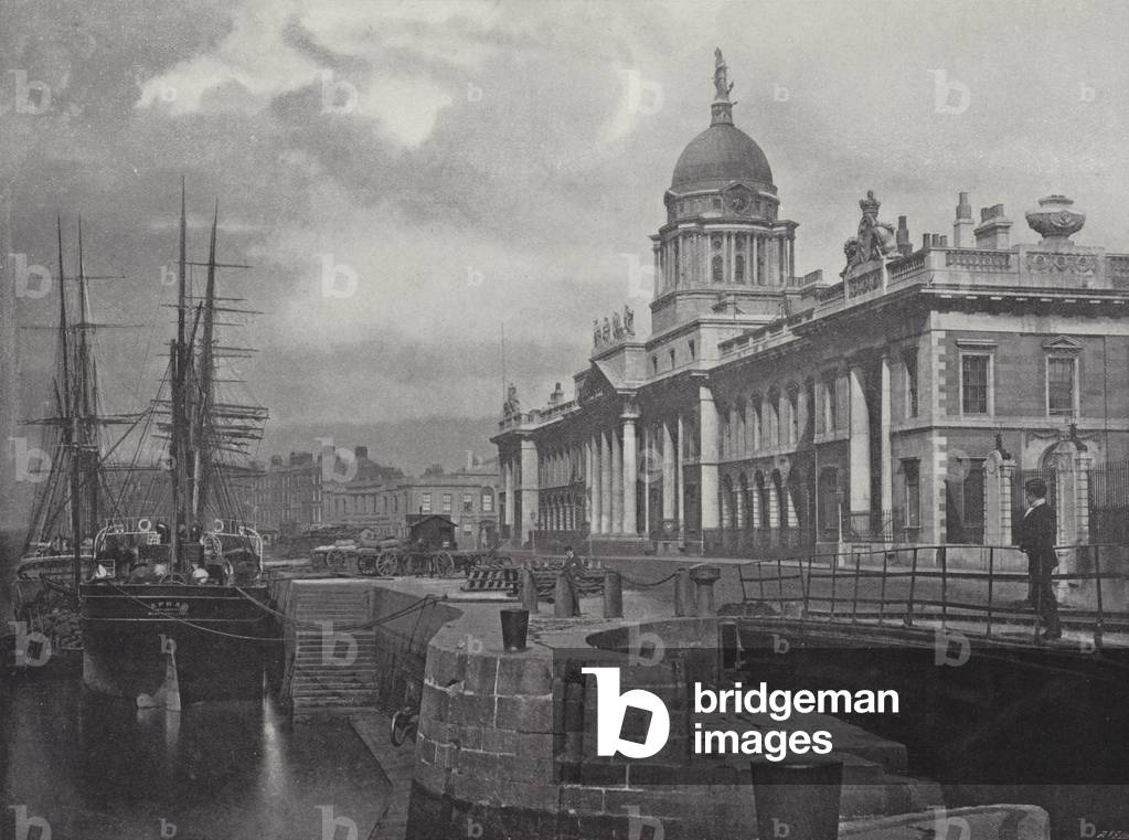 The Custom House, Dublin (b/w photo)