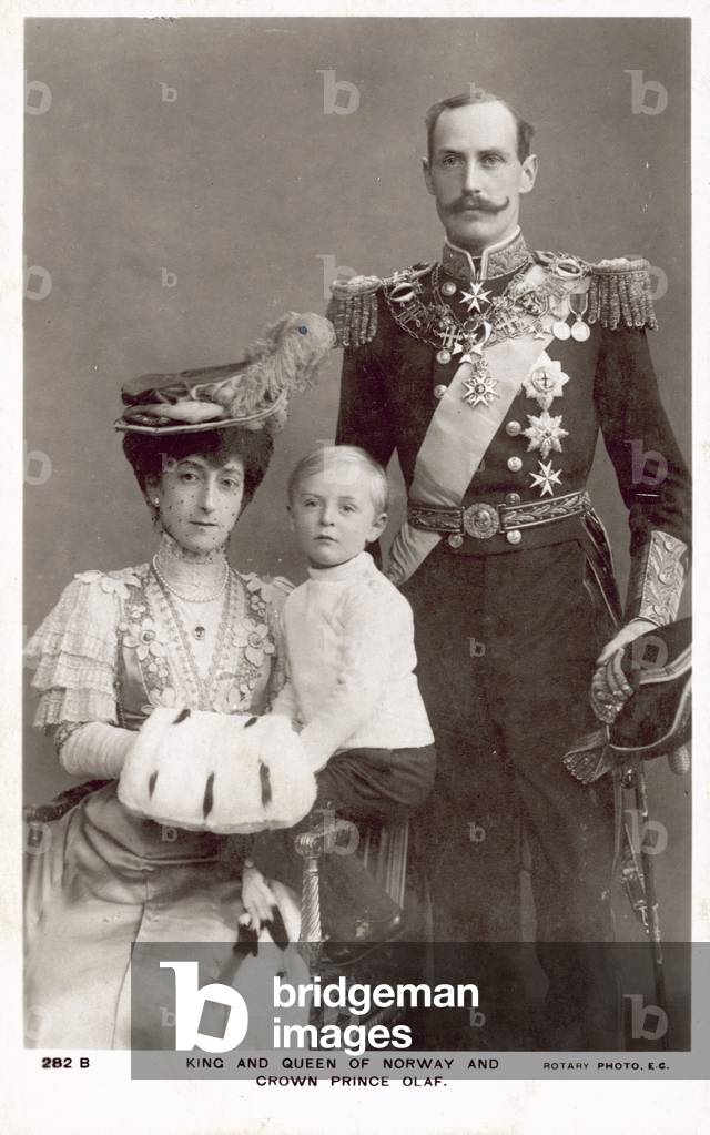 King and Queen of Norway and Crown Prince Olaf (photo)