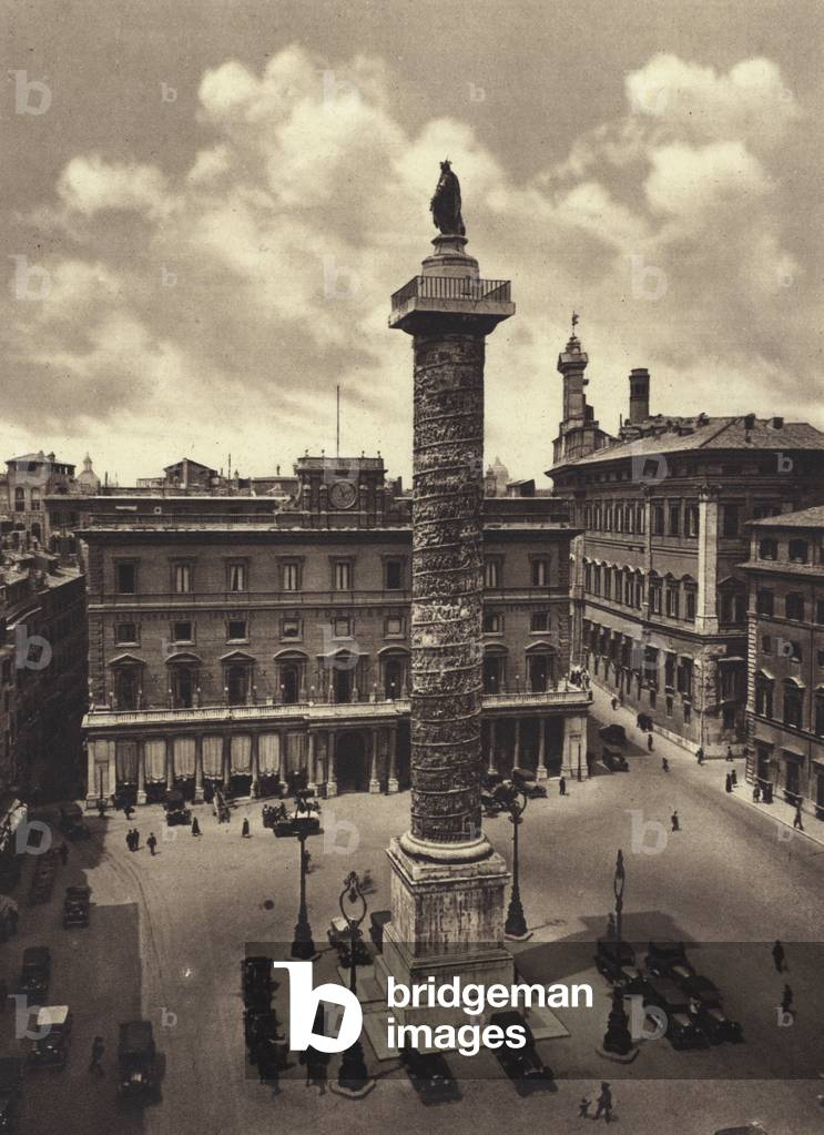 Roma: Piazza Colonna, Colonna di Marco Aurelio (b/w photo)