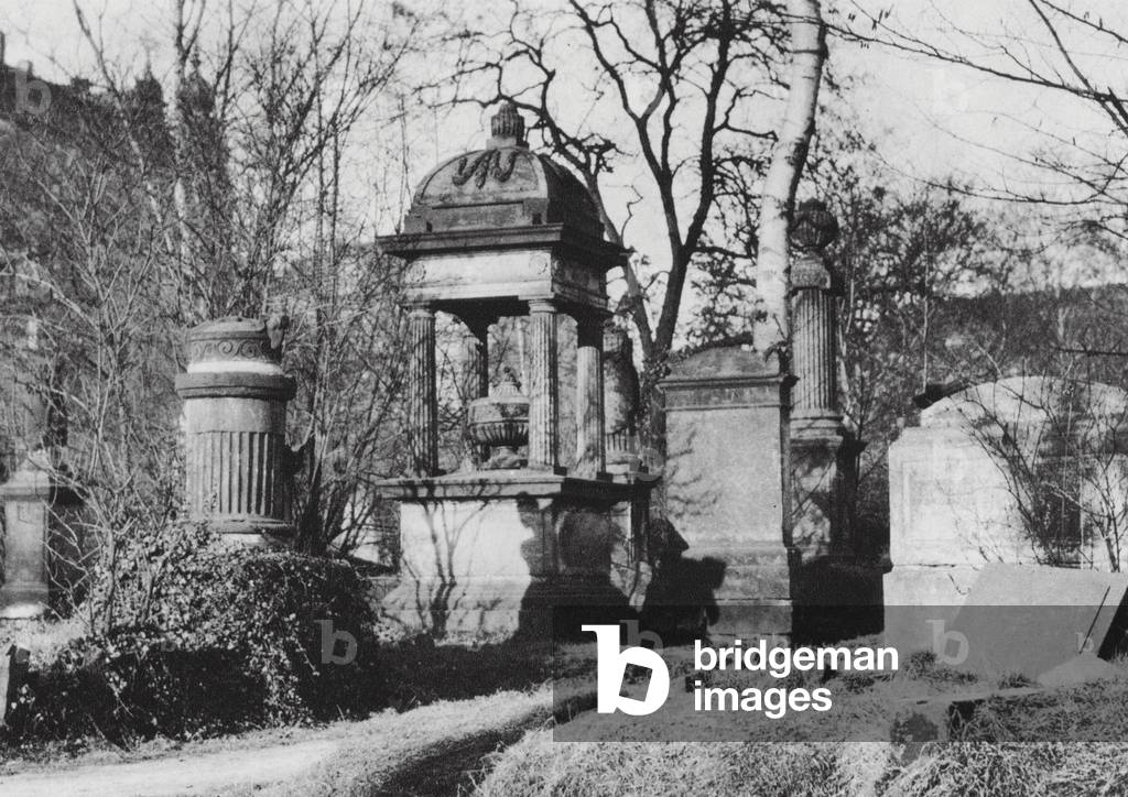 Dresden: Elias Cemetery; Der Elias-Kirchhof (b/w photo)