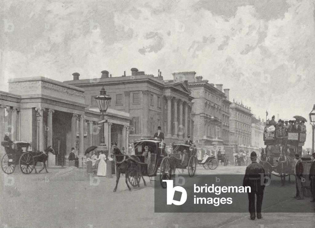 Hyde Park Corner and Apsley House (b/w photo)