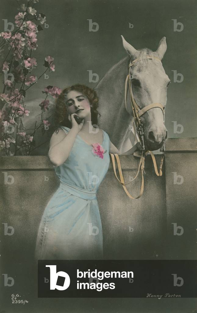 Postcard of German film star Henny Porten, sent in 1913 (hand-coloured photo)