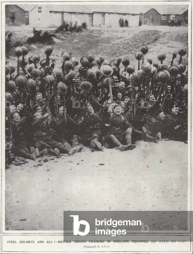 Steel helmets and all! British troops training in England, equipped de pied en cap (b/w photo)