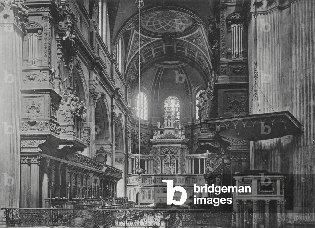 London: St Paul's Cathedral, the Choir (b/w photo)