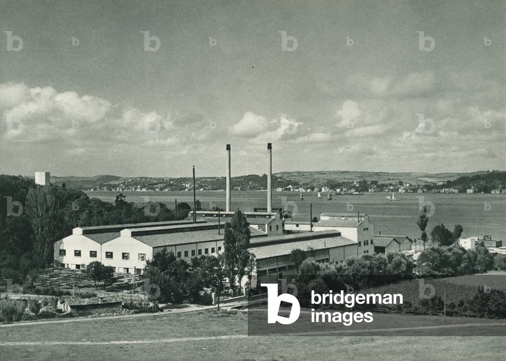 Turkey: Cam fabrikasi, Pasabahce-Istanbul, Glass Works, Pasabahce-Istanbul (b/w photo)