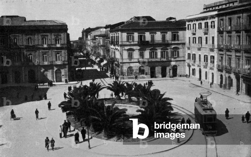 Taranto, Piazza Giordano Bruno (b/w photo)