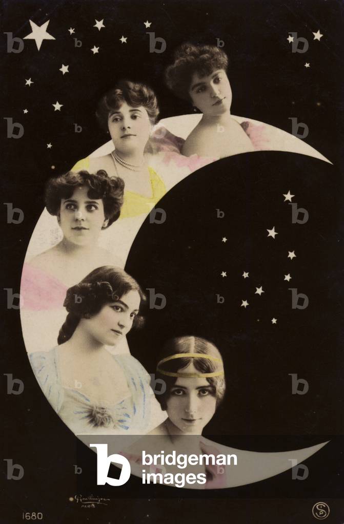 Girls on moon (photo)