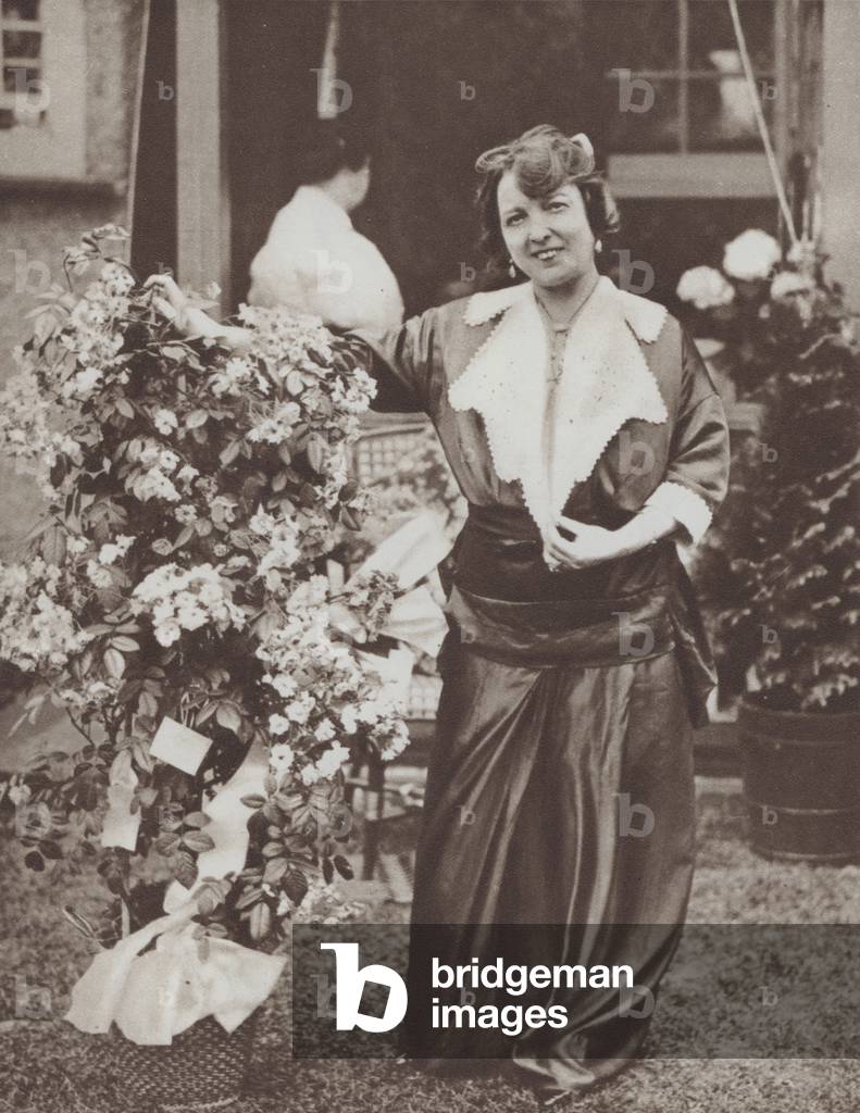 Marie Lloyd, English music hall singer, comedian and musical theatre actress (b/w photo)