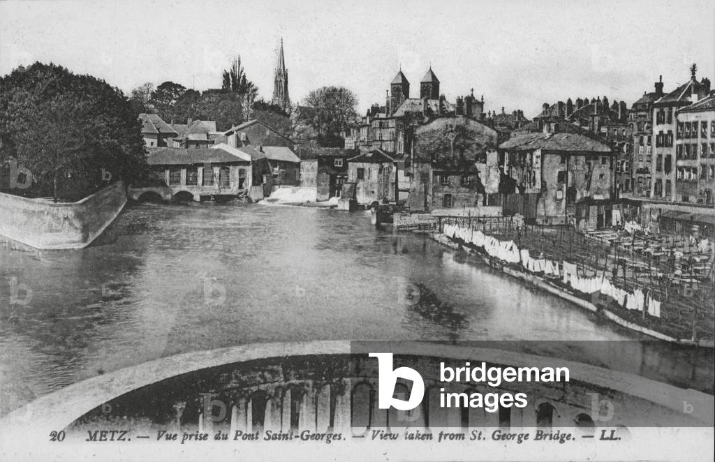Metz: Vue prise du Pont Saint-Georges (b/w photo)