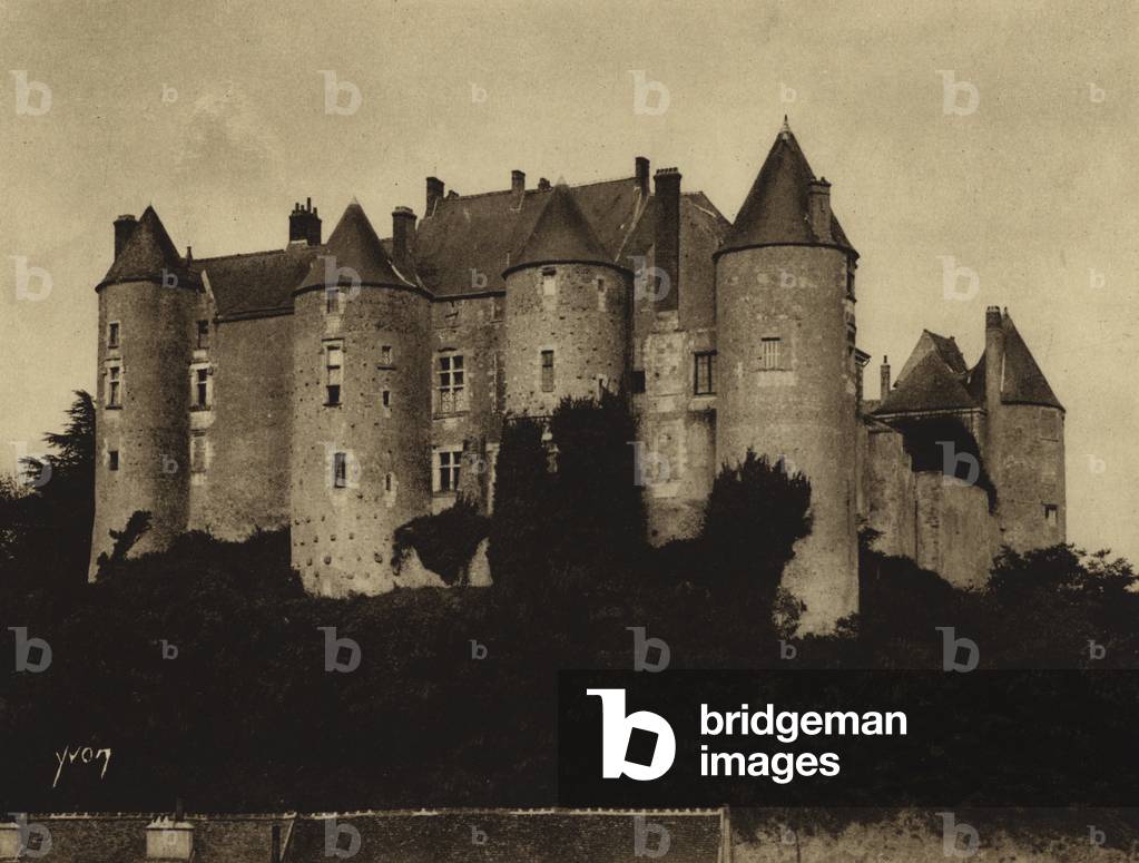 Chateau de Luynes (b/w photo)