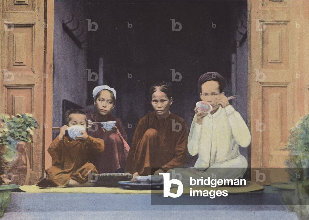 Repas D'Une Famille Annamite (colour photo)