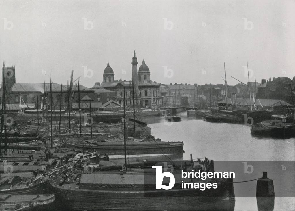 Hull, Prince's Dock: With the Wilberforce Memorial and Dock Offices (b/w photo)
