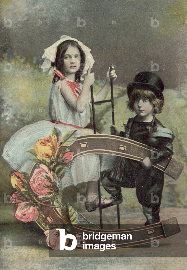 Bride and groom with horseshoe (colour photo)