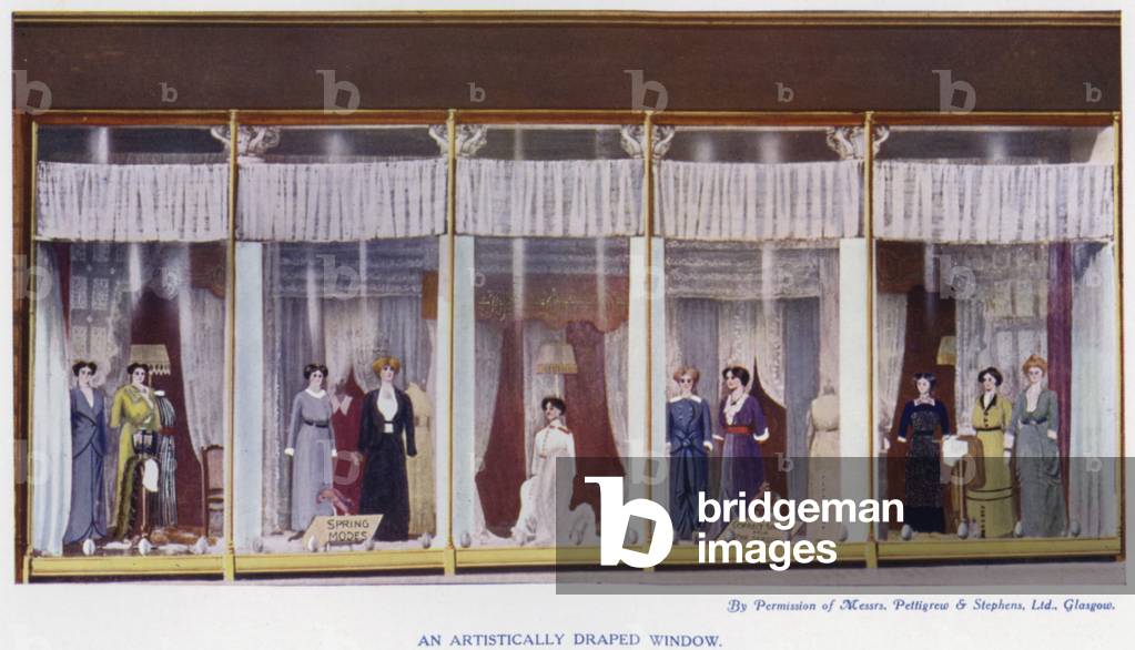 An artistically draped window (photo)