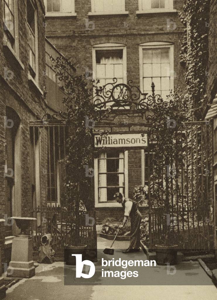 Williamson's Hotel, Bow Lane (b/w photo)