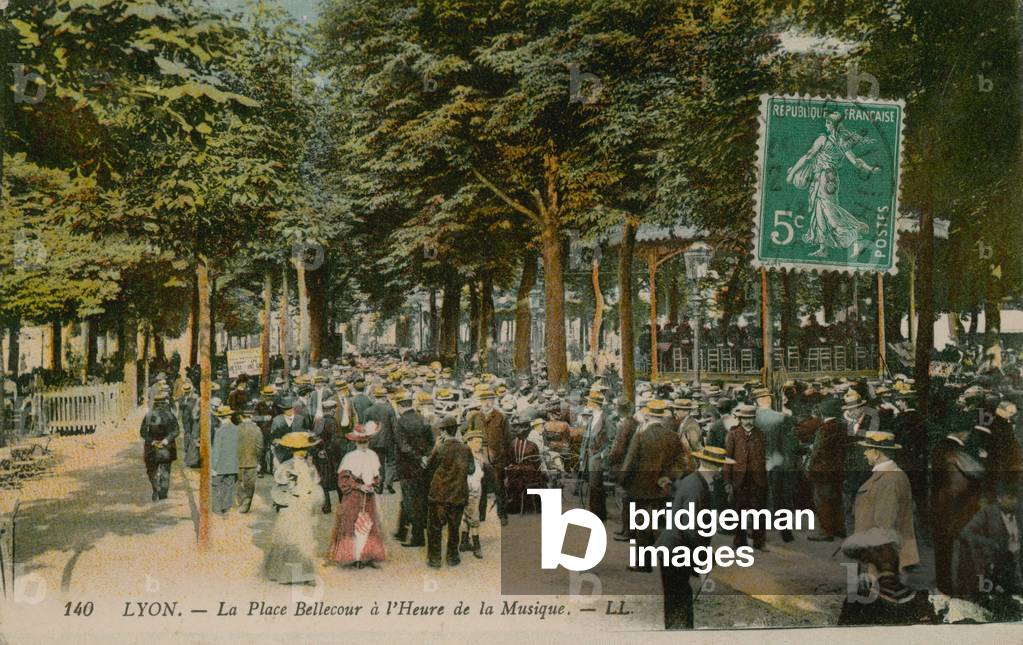 Lyon, La Place Bellecour a l'Heure de la Musique (photo)