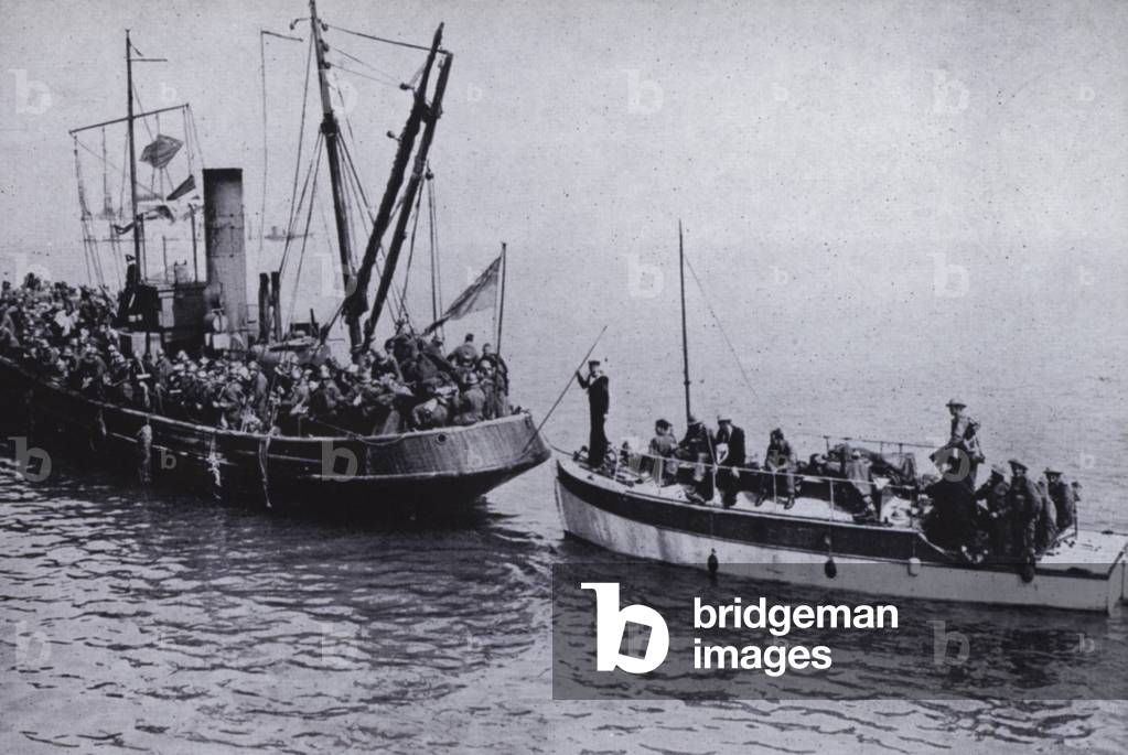 Evacuation of the British Expeditionary Force from Dunkirk, France, World War II, 26 May - 4 June 1940 (b/w photo)