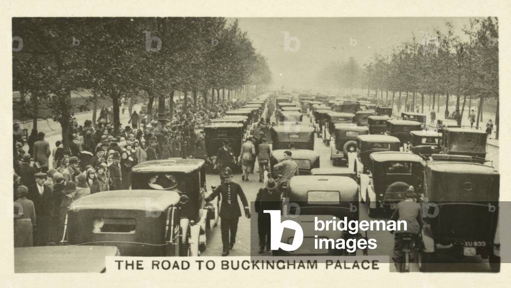 The Road to Buckingham Palace (b/w photo)