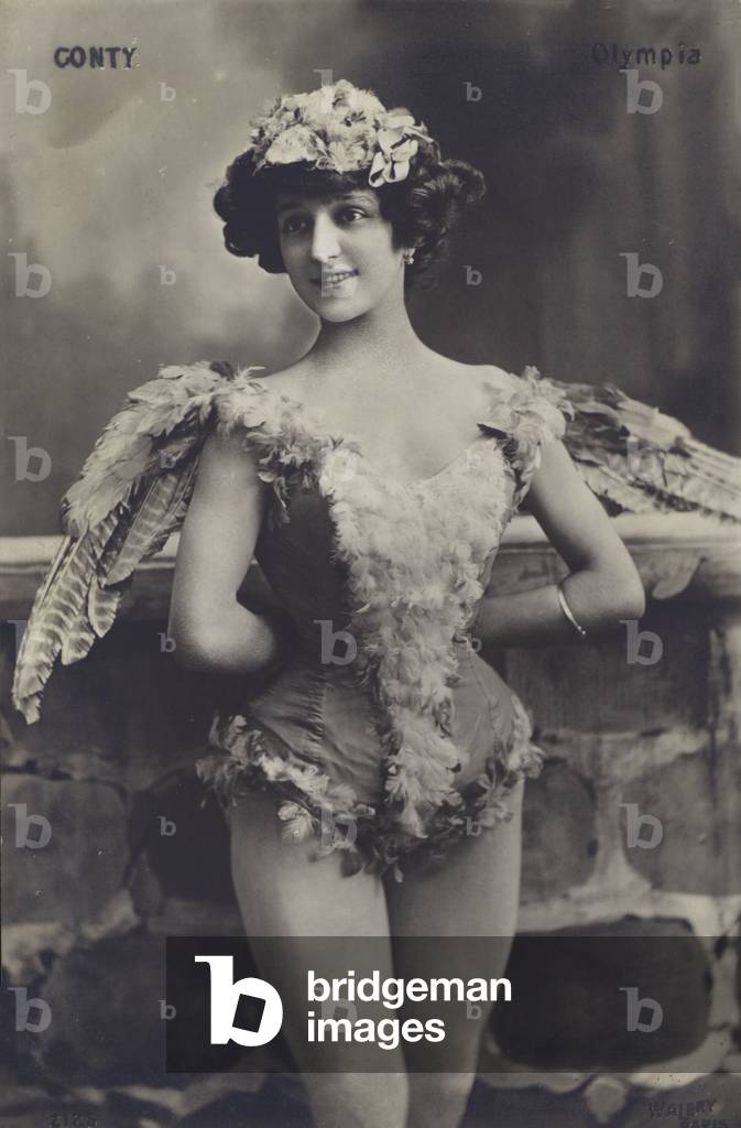 Portrait of an actress (b/w photo)