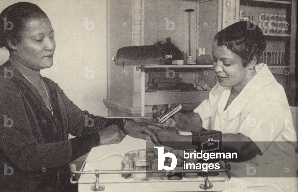 Women having her nails donw at a beauty parlour in Harlem, New York (b/w photo)